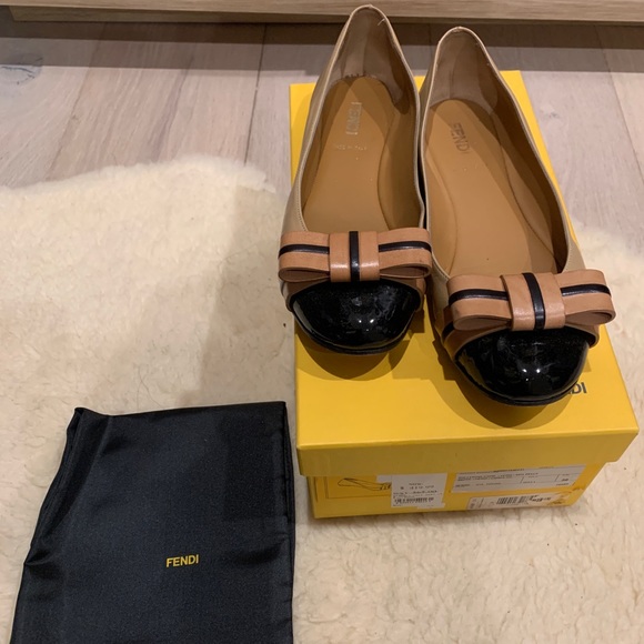Fendi bow round toe capped nude black flats 38 - Picture 2 of 10